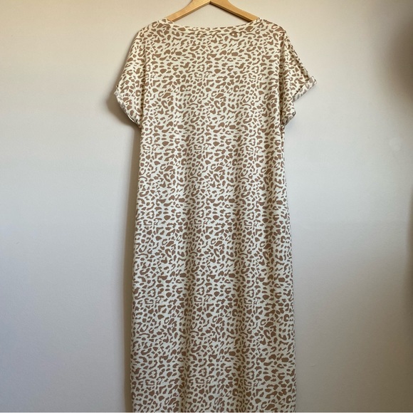 La Miel. Maxi t-shirt dress. Small. Neutral animal print. Has pockets. - Picture 5 of 7